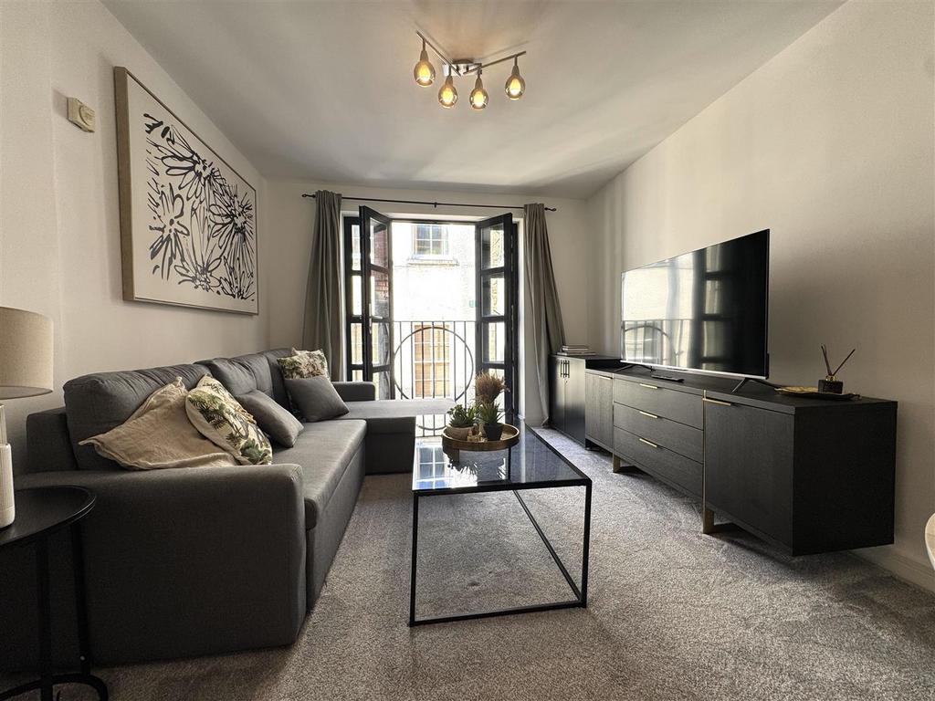 Living room pic 7.jpeg