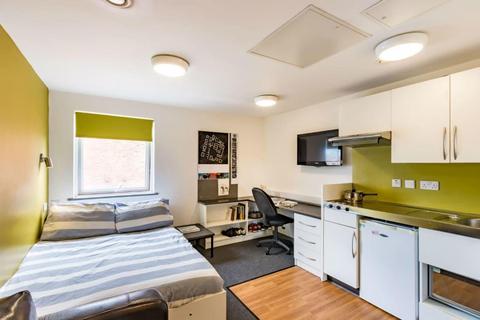 Studio to rent, 70 Russell Street, Nottingham NG7