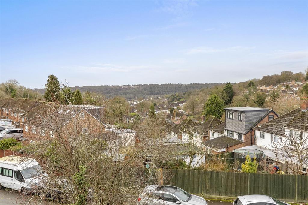 32 Perth Rd, HP13 6 XX-4.jpg