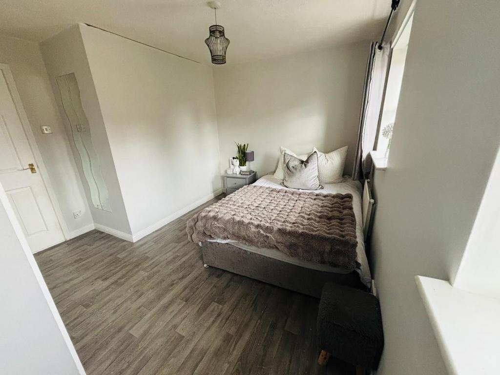 Bedroom.JPEG