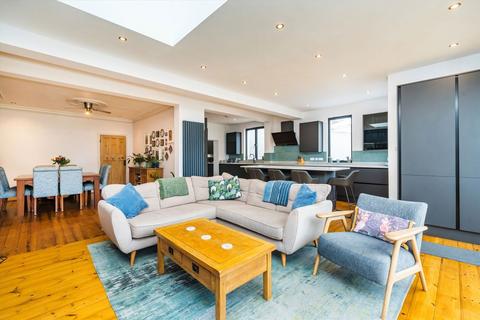 undefined, Villiers Avenue, Surbiton KT5