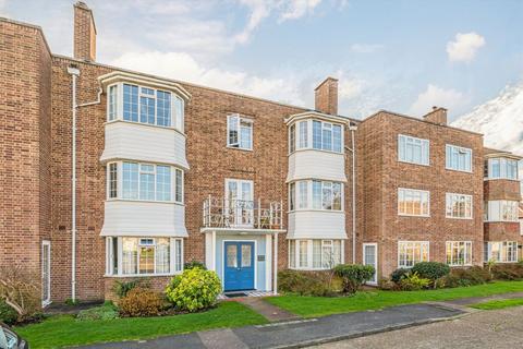Giggs Hill Gardens, Thames Ditton KT7