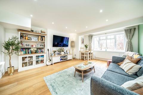 2 bedroom flat for sale, Giggs Hill Gardens, Thames Ditton KT7