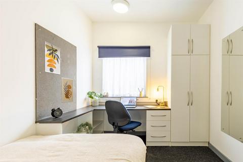Studio to rent, 70 Russell Street, Nottingham NG7