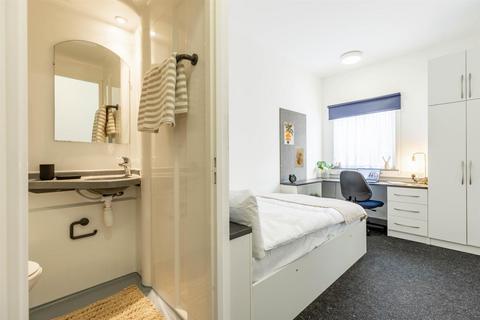 1 bedroom in a flat share to rent, 70 Russell Street, Nottingham NG7