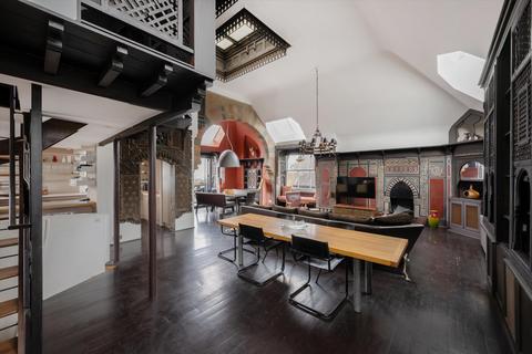 4 bedroom apartment to rent, Lyndhurst Road, Hampstead, NW3