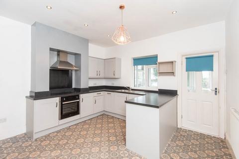 3 bedroom end of terrace house to rent, Mansfield Road, Sheffield S21