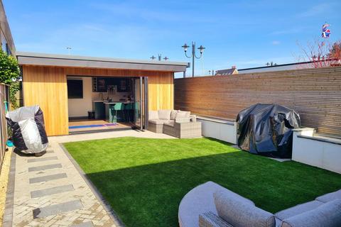 3 bedroom semi-detached house for sale, Oakridge Road, Redbridge, SO15