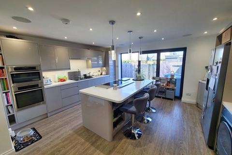 3 bedroom semi-detached house for sale, Oakridge Road, Redbridge, SO15