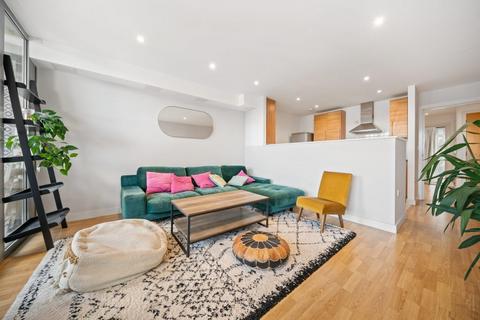 2 bedroom flat to rent, Umberston Street, London E1
