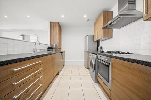 2 bedroom flat to rent, Umberston Street, London E1