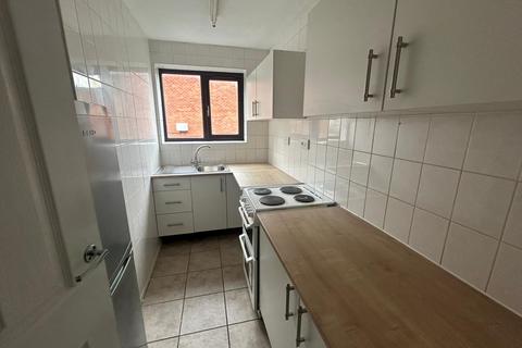 2 bedroom flat to rent, Parkfield Road, Wolverhampton WV4