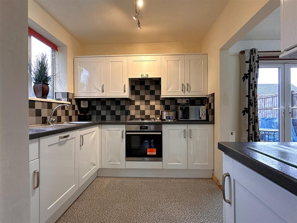 Modern Fitted Kitchen 496