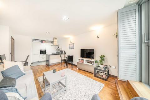 1 bedroom flat for sale, Bridges Court Road, London SW11