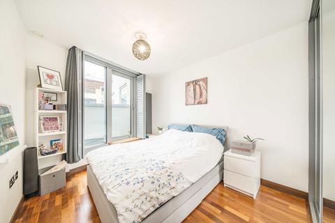 1 bedroom flat for sale, Bridges Court Road, London SW11