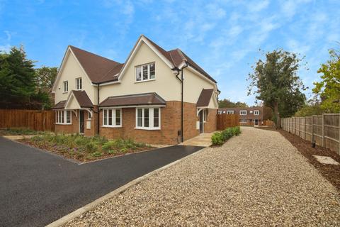 3 bedroom semi-detached house for sale, Hillcrest, Harberts Road, Harlow