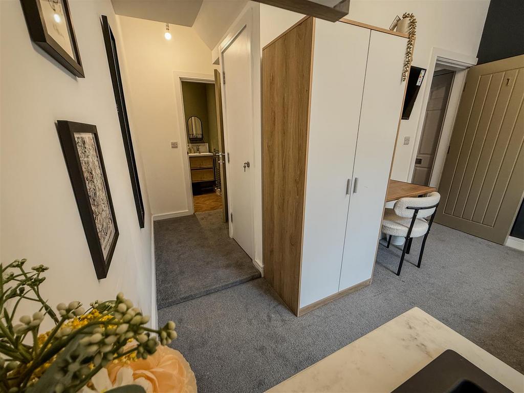 03. Room 1.jpg