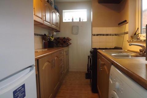 2 bedroom terraced house to rent, Station Road, Preston, PR5