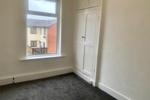 2 bedroom terraced house to rent, Station Road, Preston, PR5