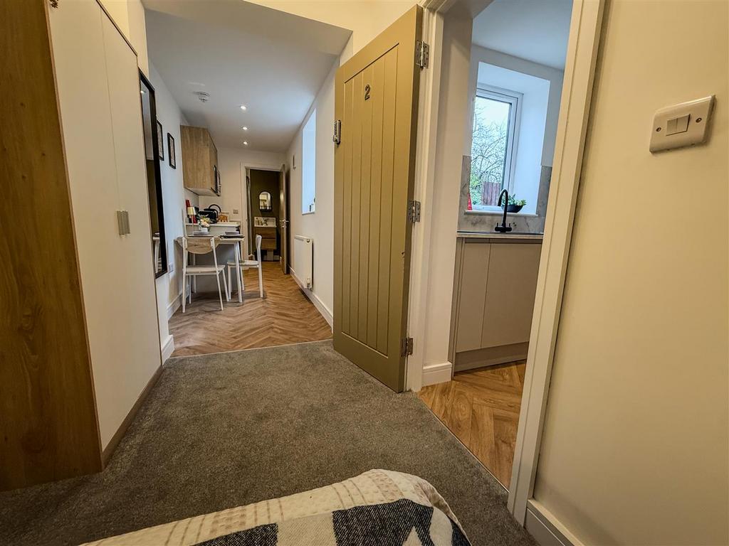 11. Room 2.jpg