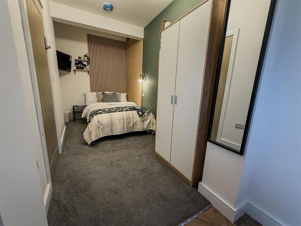 08. Room 2.jpg