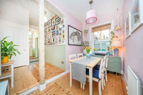 2 bedroom flat for sale, Temple Road, London W5