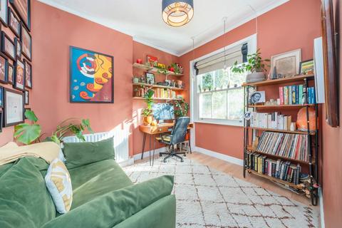 2 bedroom flat for sale, Temple Road, London W5