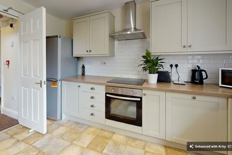 4 bedroom apartment to rent, Derby Road, Lenton,