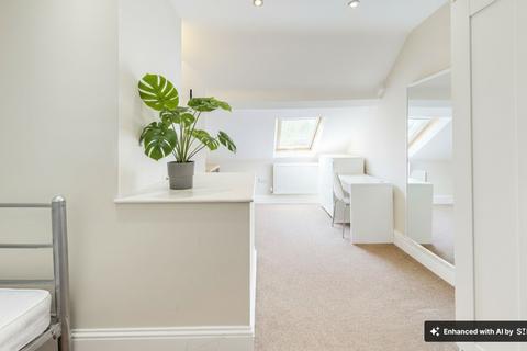 4 bedroom apartment to rent, Derby Road, Lenton,