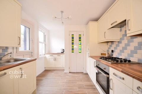 2 bedroom terraced house to rent, York Road Littlehampton BN17