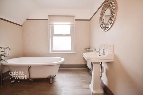 2 bedroom terraced house to rent, York Road Littlehampton BN17