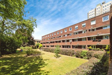 Tamar Square, Woodford Green, IG8