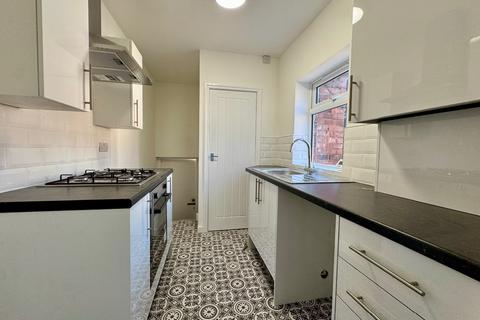 3 bedroom flat to rent, Ravensworth St, Wallsend.  NE28 6JY  *REDUCED DAMAGE DEPOSIT*