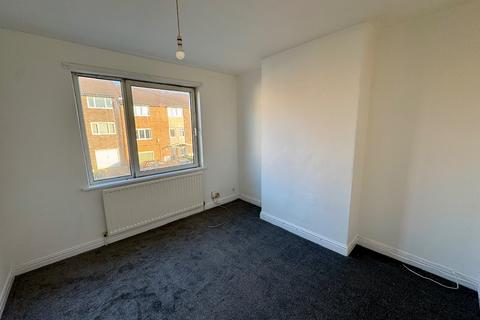 3 bedroom flat to rent, Ravensworth St, Wallsend.  NE28 6JY  *REDUCED DAMAGE DEPOSIT*