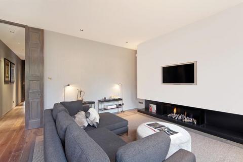 2 bedroom flat to rent, Cadogan Square, London, SW1X