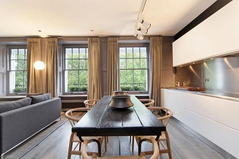 2 bedroom flat to rent, Cadogan Square, London, SW1X