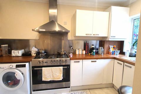 2 bedroom flat for sale, Warwick Road, New Barnet, EN5