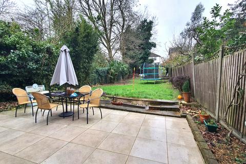 2 bedroom flat for sale, Warwick Road, New Barnet, EN5