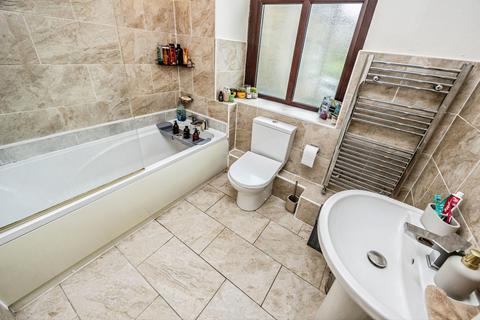 2 bedroom terraced house for sale, Penistone Road, Huddersfield HD8