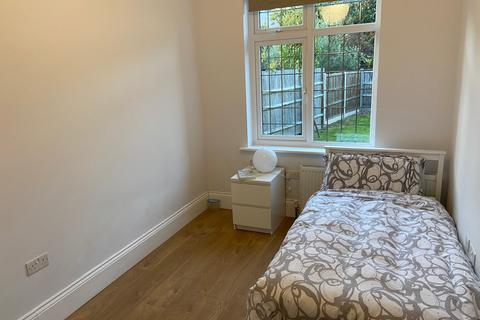 1 bedroom flat to rent, Foxgrove Road, Beckenham BR3