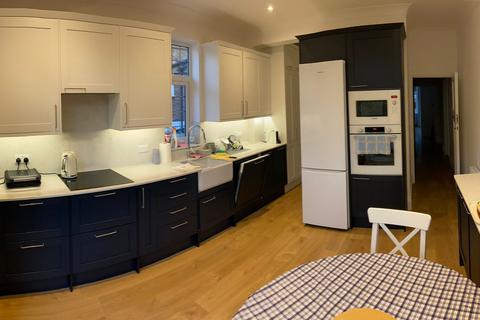 1 bedroom flat to rent, Foxgrove Road, Beckenham BR3