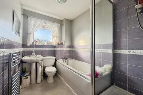 3 bedroom end of terrace house for sale, Exning Road, London E16