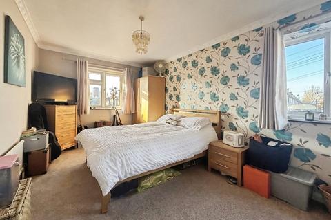 3 bedroom end of terrace house for sale, Exning Road, London E16