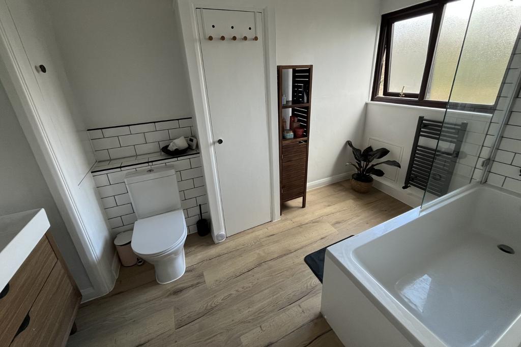 En-Suite Bathroom