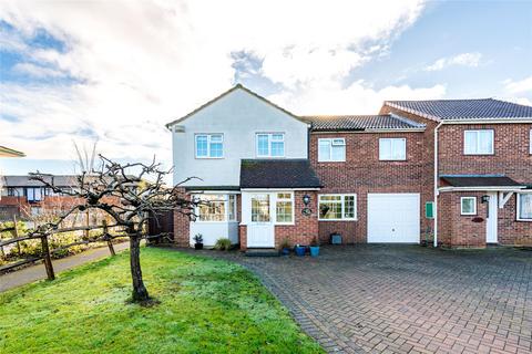 Thame Road, Haddenham, Aylesbury, Buckinghamshire, HP17