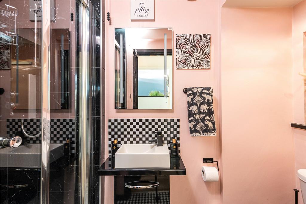 Shower / Cloakroom