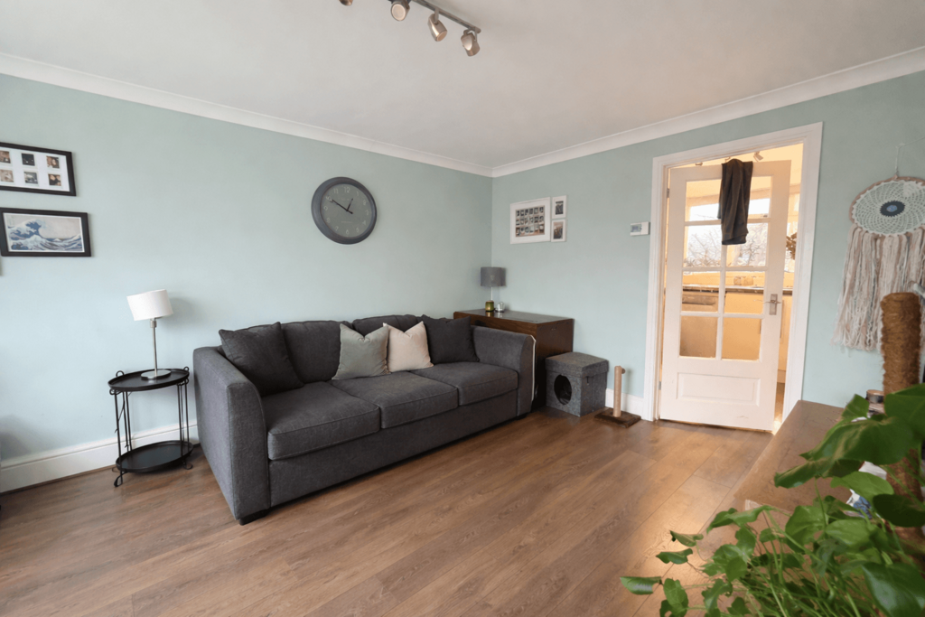 1 bed flat to rent Goodenough Way, London CR5