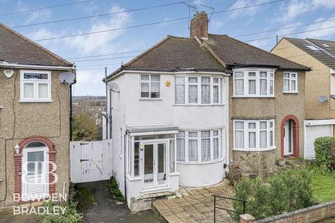 Dovedale Avenue, Ilford, IG5