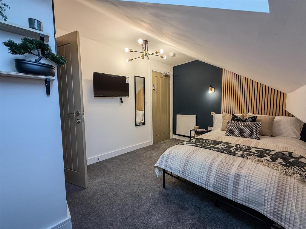 32. Room 6.jpg