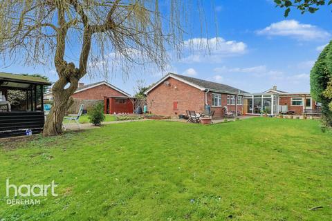 3 bedroom detached bungalow for sale, Nelson Court, Thetford